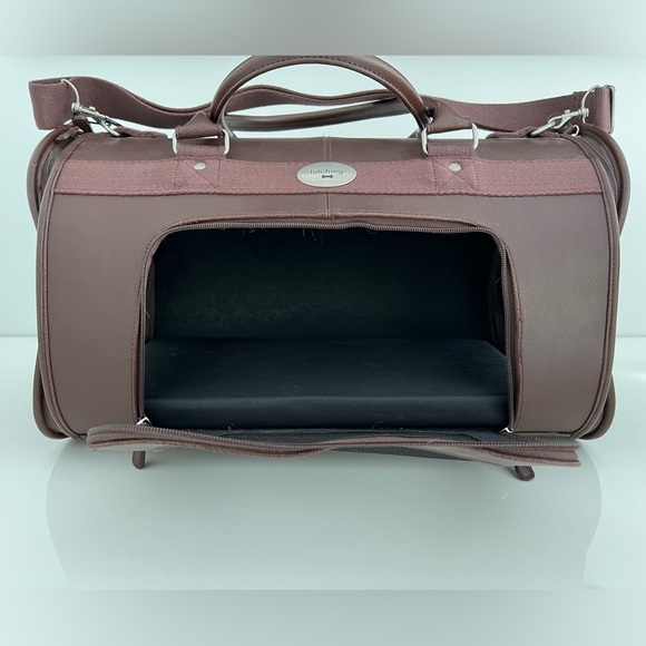 FETCHING BROWN CAT CARRIER APPROXIMATELY 18 x 11 x 12 - Picture 4 of 16